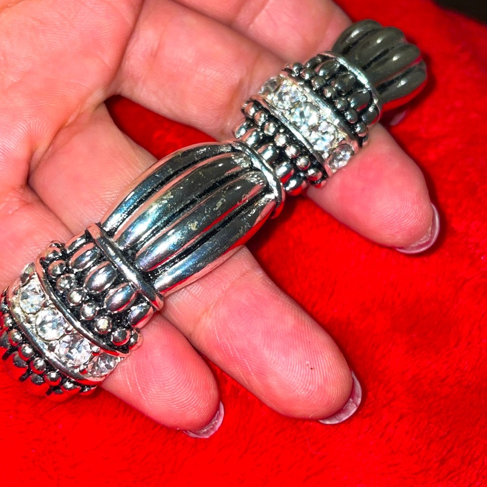 Beautiful Stretch Chunky Jeweled Statement Bracelet Silvertone